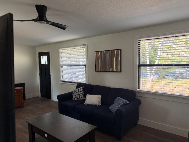 Foto del edificio - 3000 Karen Ave