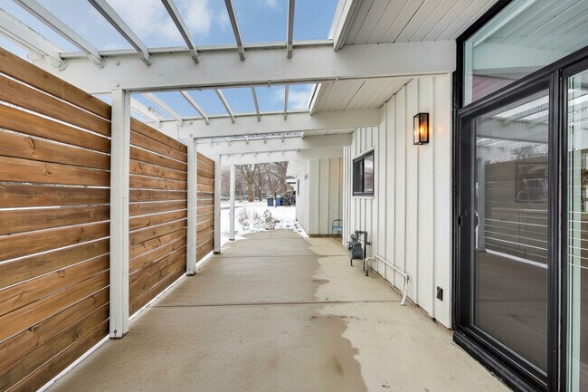 Foto del edificio - 2649 N Crawford Ave