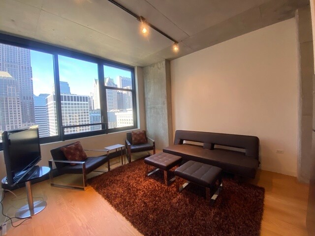Foto del edificio - 235 W Van Buren St