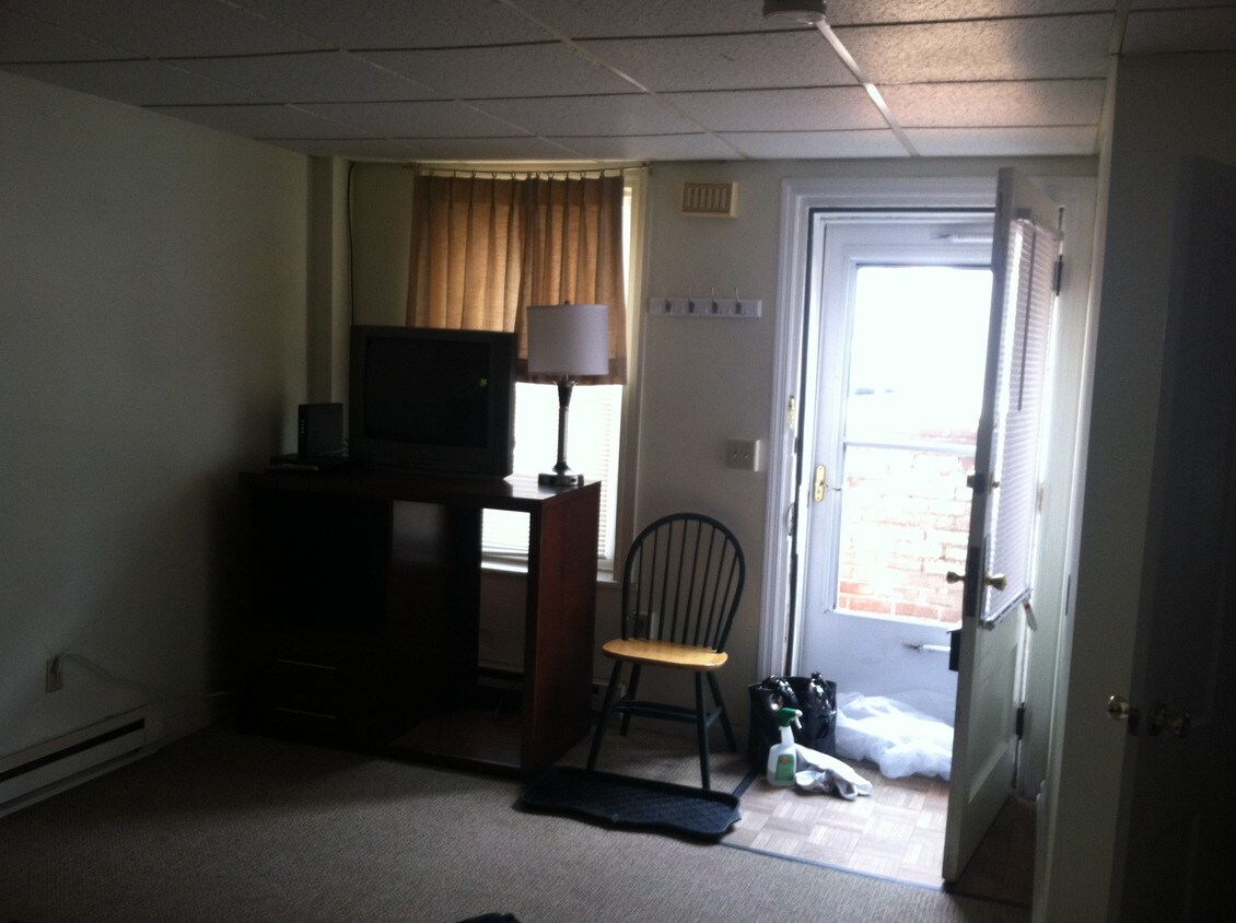 Primary Photo - 106 Pine St
