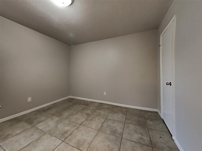 Building Photo - 23926 Spring Day Ln