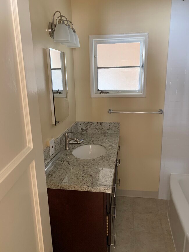 Building Photo - 413 Baughman Ave