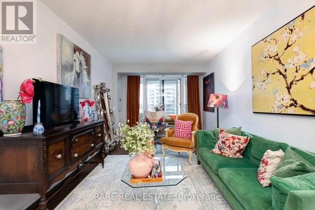 Building Photo - 628 Fleet St