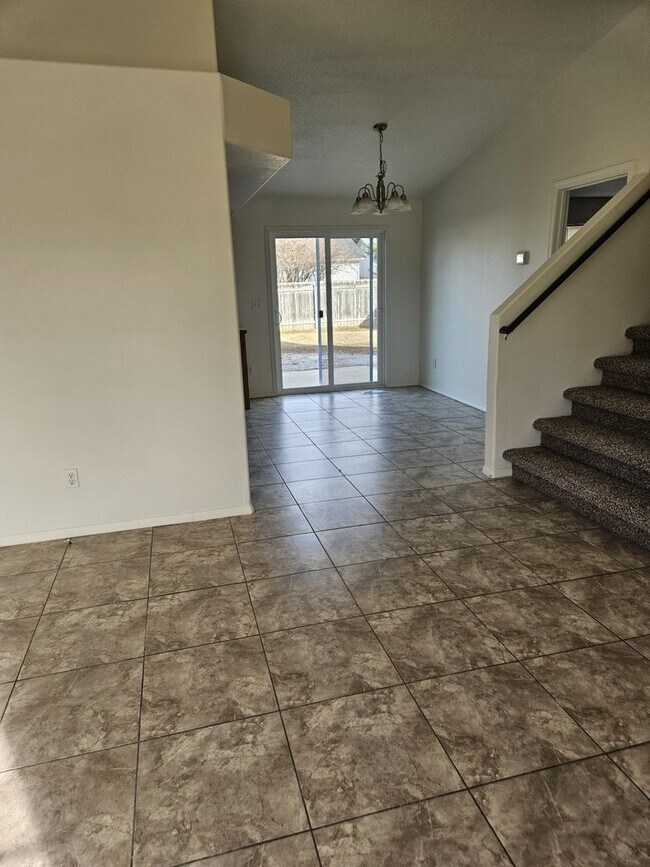 Foto del edificio - Welcome to this stunning 3-bedroom, 2.5-bathroom home located in the vibrant city of Nampa, ID.
