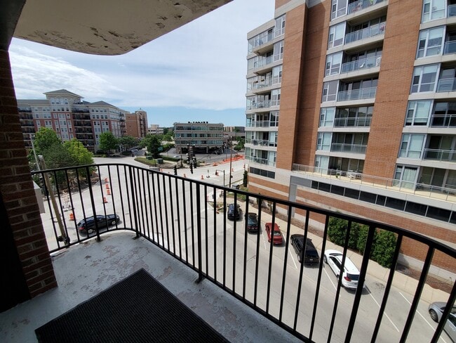Foto del edificio - 659 S River Rd