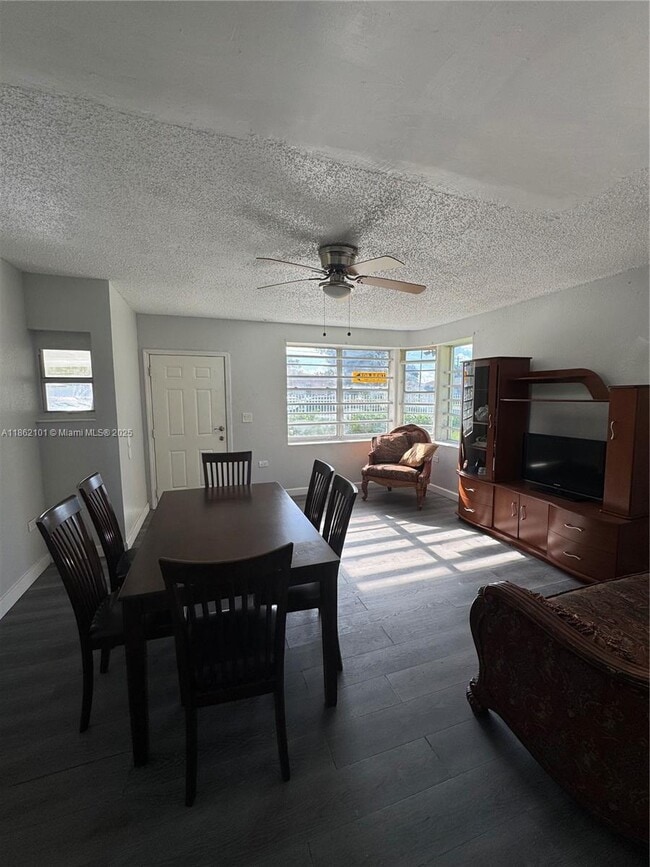 Foto del edificio - 7802 NW 8th Ave