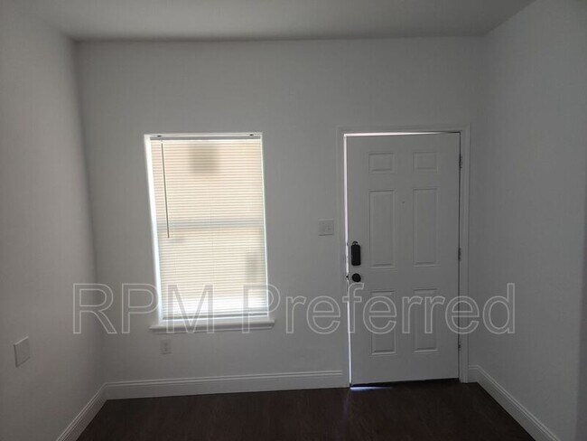Building Photo - 9834 Racine St