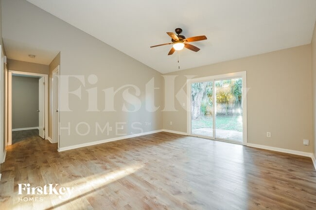 Building Photo - 2526 Needle Palm Dr