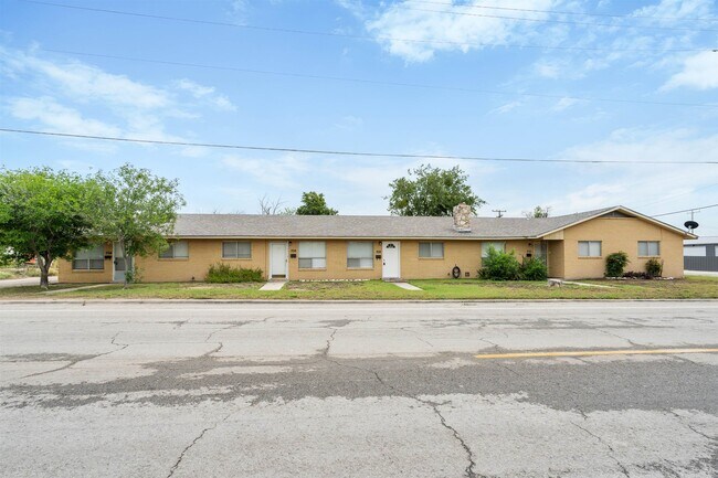Foto del edificio - 708 W 10th St