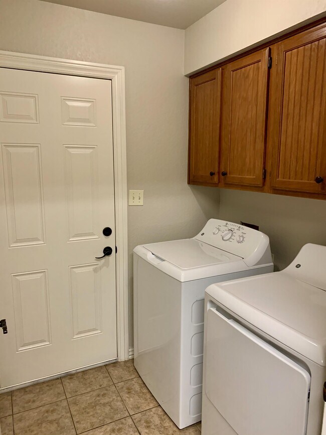 Building Photo - 3510 W Chevaux Dr