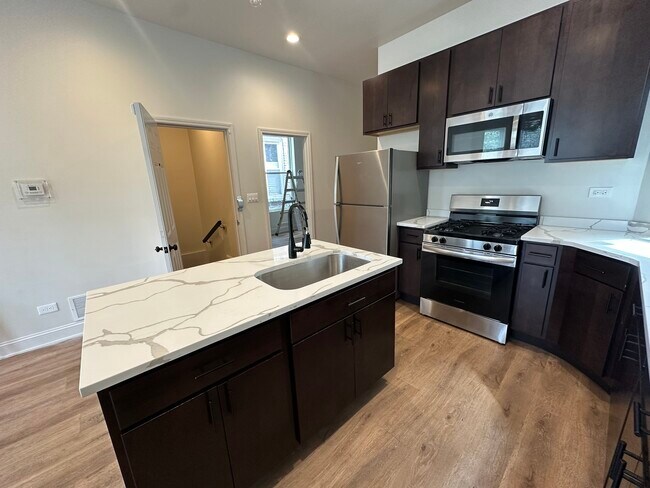 Foto del edificio - 6613 S Vernon Ave