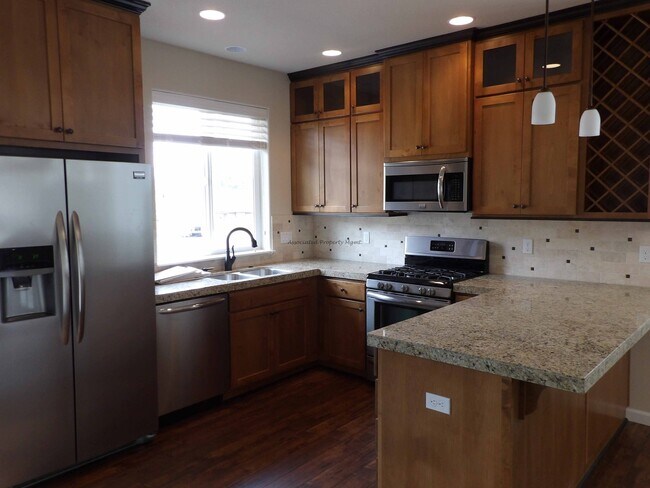 Building Photo - Townhome in hillsboro