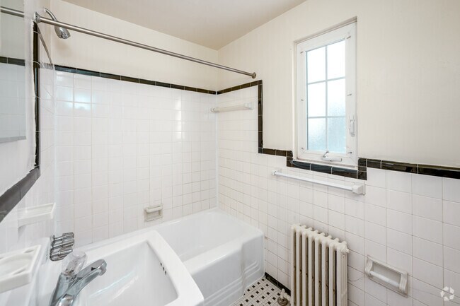 1 habitación, 1 baño - 543 pies cuadrados - Baño - Foxhall Apartments