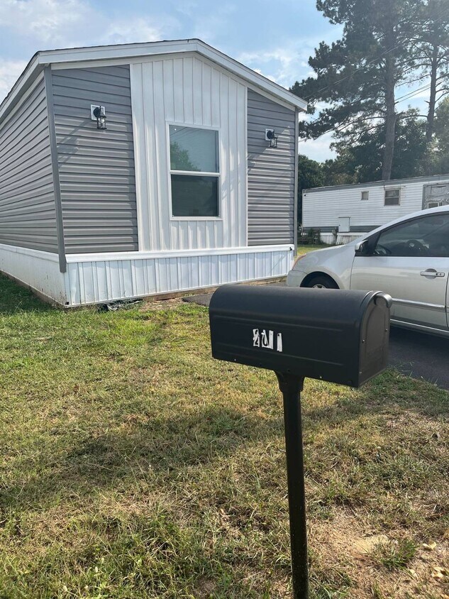 Primary Photo - 3110 Victory Dr