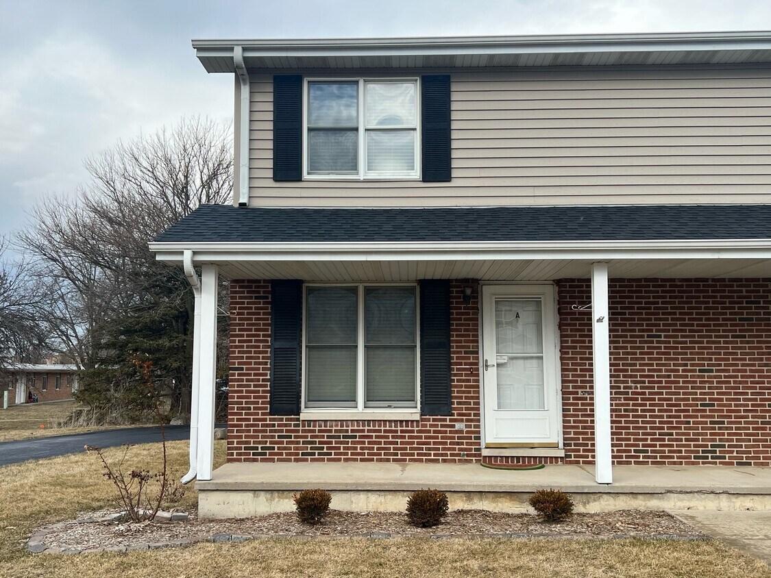 111 Colonial Pkwy, Yorkville, IL 60560 Townhome Rentals in Yorkville