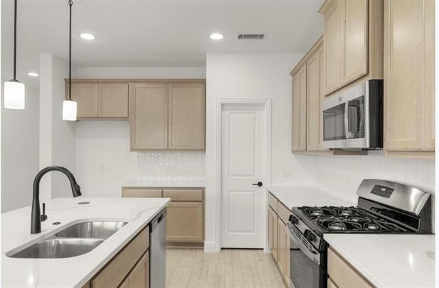 Foto del edificio - 2902 Hanscom St