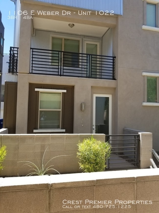 Building Photo - The Newport at Tempe