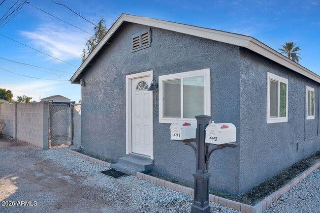 Building Photo - 436 S Oregon St