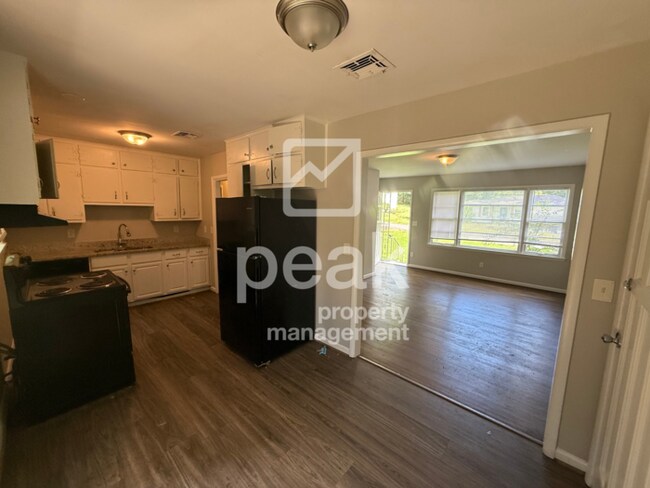 Foto del edificio - $1,199! 3Bed/ 1.5 Bath House! North of Bir...