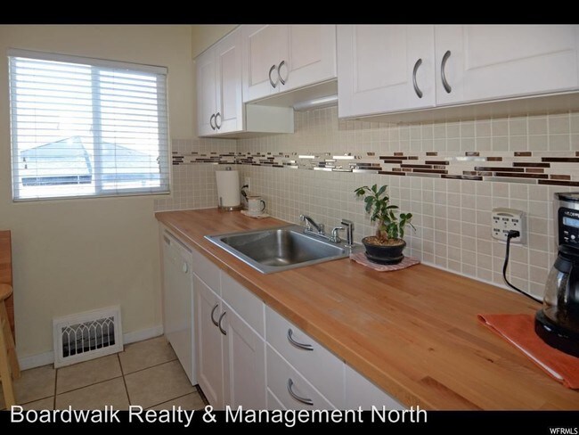 Building Photo - 152 Gwen St