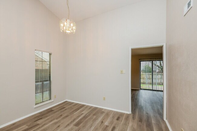 Building Photo - 3913 Horizon Pl