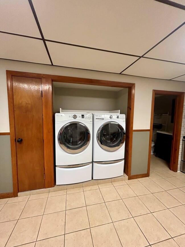 Washer & Dryer - 210 Walnut St