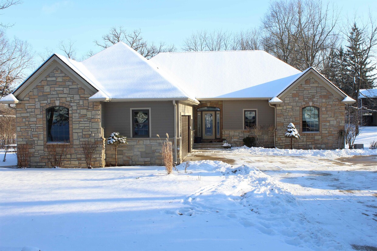 Primary Photo - 1725 Cedar Crest Dr