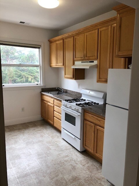 Building Photo - 600 Stanyan St