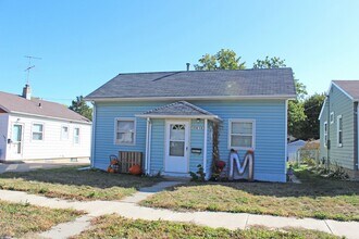 Building Photo - 1716 S 8th Ave