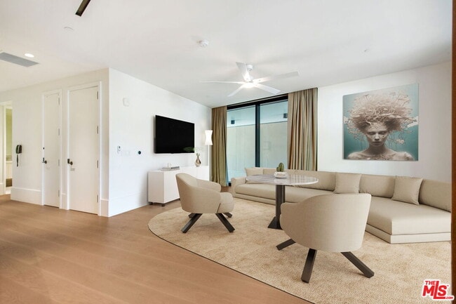 Foto del edificio - 8420 W Sunset Blvd
