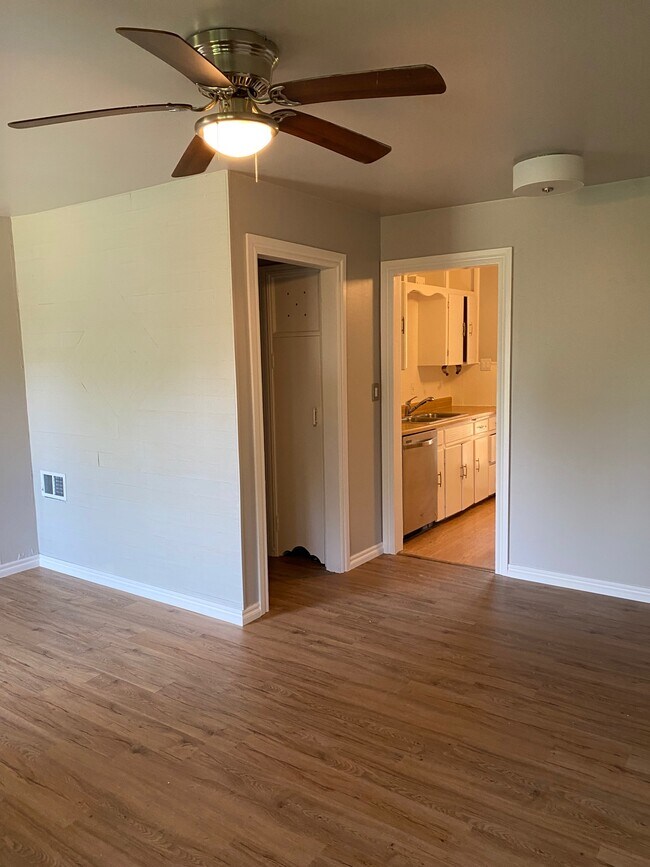 Photo - 2232 Westchester Dr House