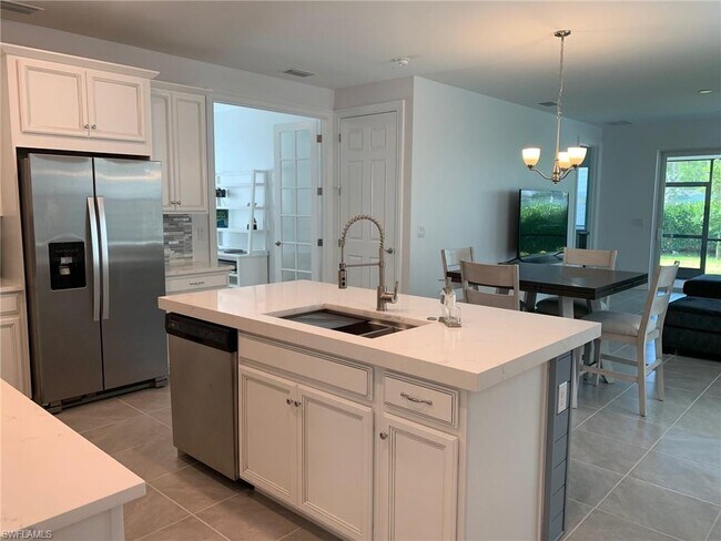 Building Photo - 28419 Captiva Shell Loop