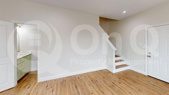 Foto del edificio - 8001 W Elizabeth Ln