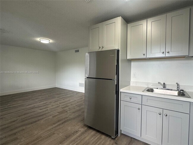 Foto del edificio - 2401 NW 9th Ave