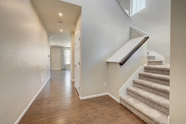 Foto del edificio - $3,325 - 3 Bed, 3 Bath Home in Centennial ...