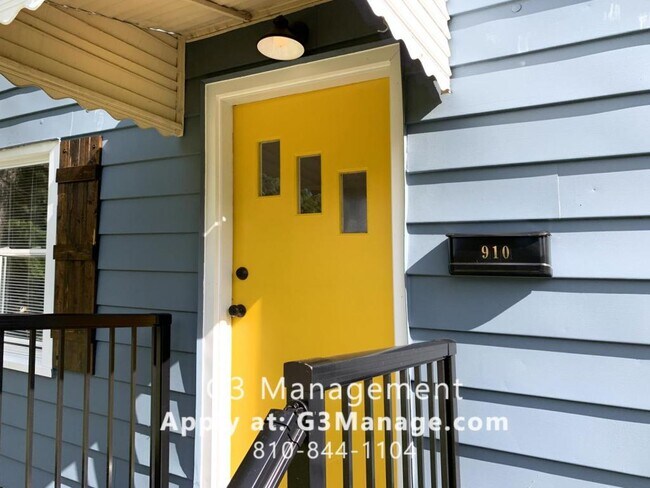 Foto del edificio - 910 E Washington St