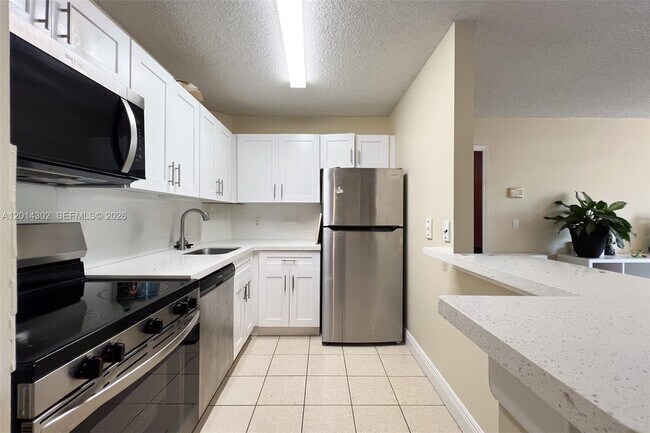 Foto del edificio - 10717 Cleary Blvd