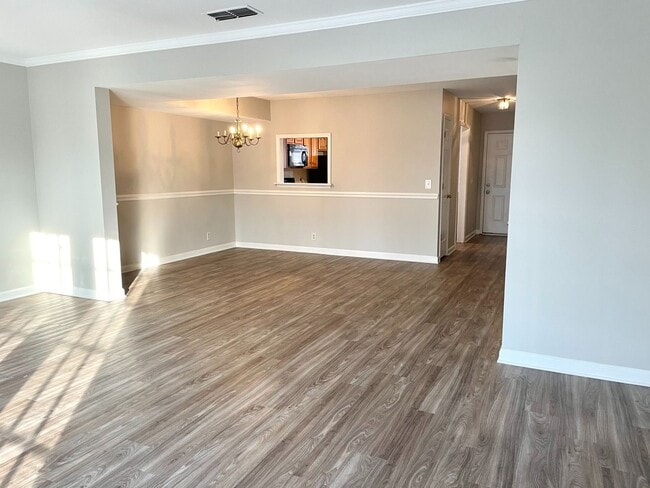 Building Photo - Fantastic Condo in established neighborhood