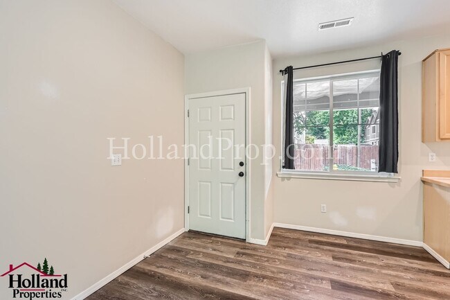 Foto del edificio - Beautiful 3 Bed / 2 Bath home in Hillsboro NEW PRICE at $1,750 plus Special $150 credit on your f...