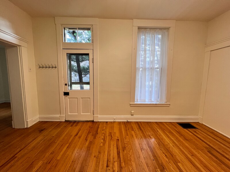 Foto principal - 817 Washington Ave