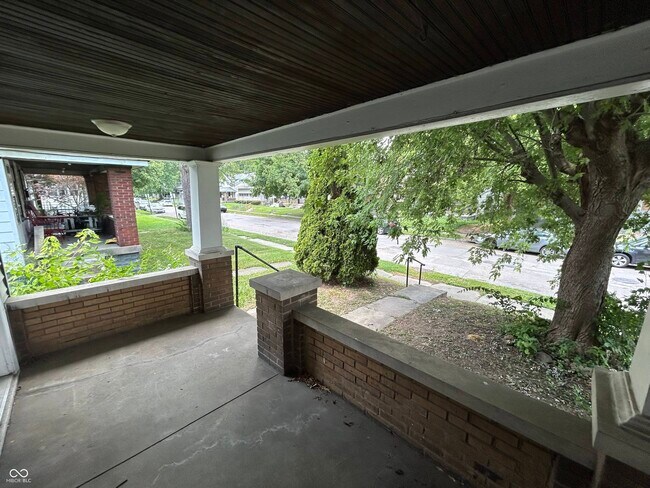 Foto del edificio - 821 N Bradley Ave