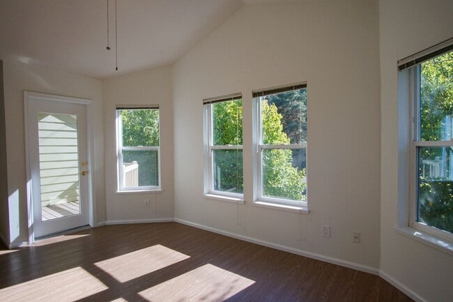Building Photo - Lair Hill-Spacious & Updated 2-Bed/2-Bath ...