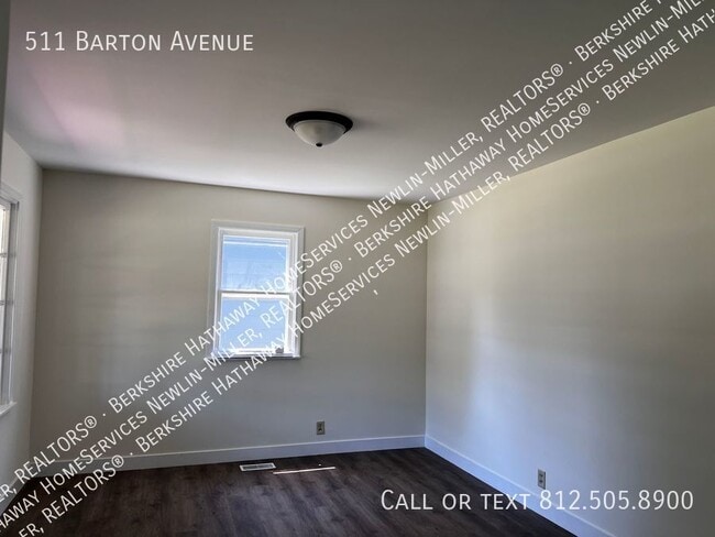 Building Photo - Love Where You Live in this Cozy 2 Bedroom...