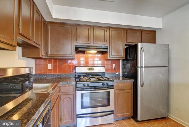 Foto del edificio - 302 Trinity Ct