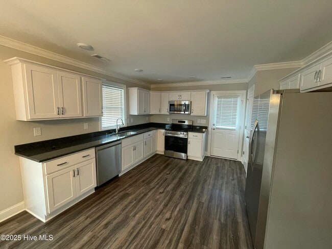 Building Photo - 608 Abigail Taylor Dr