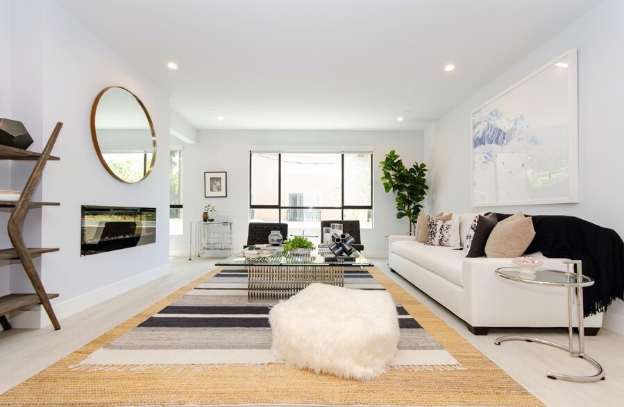 Foto principal - 5955 Saturn St