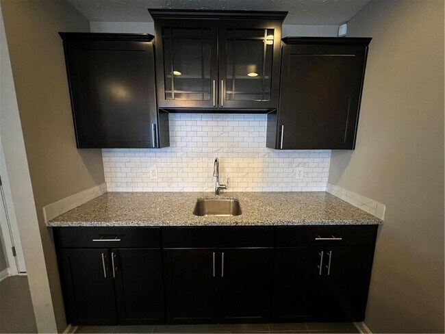 Building Photo - 9440 Park Meridian Dr