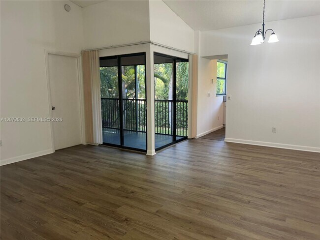 Foto del edificio - 1055 N Franklin Ave
