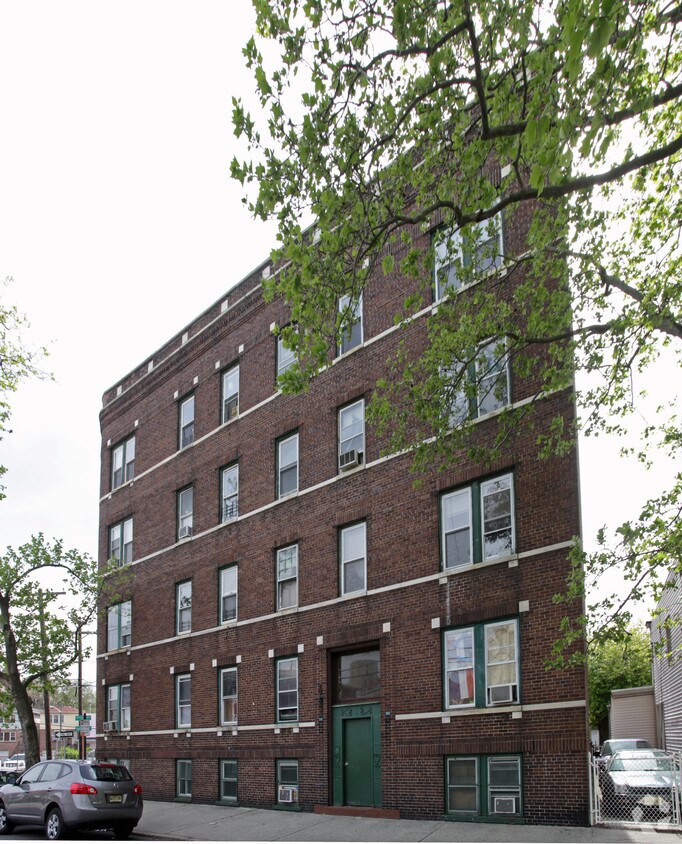 Foto del edificio - 15 Storms Ave