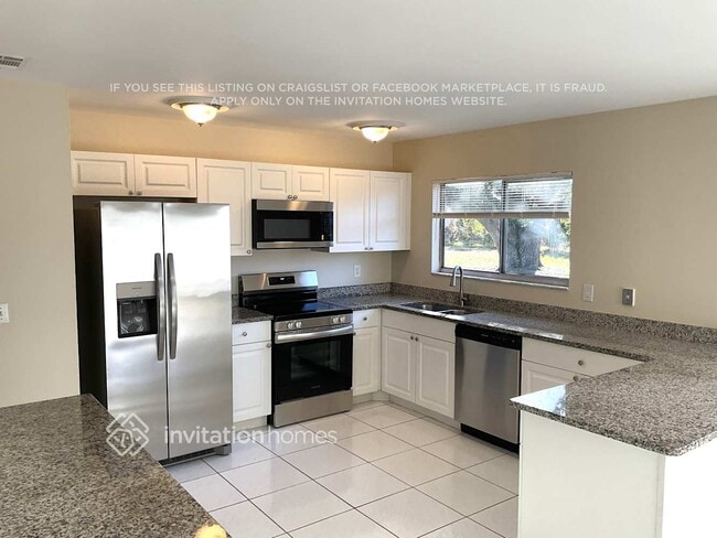 Building Photo - 785 SW Belmont Cir